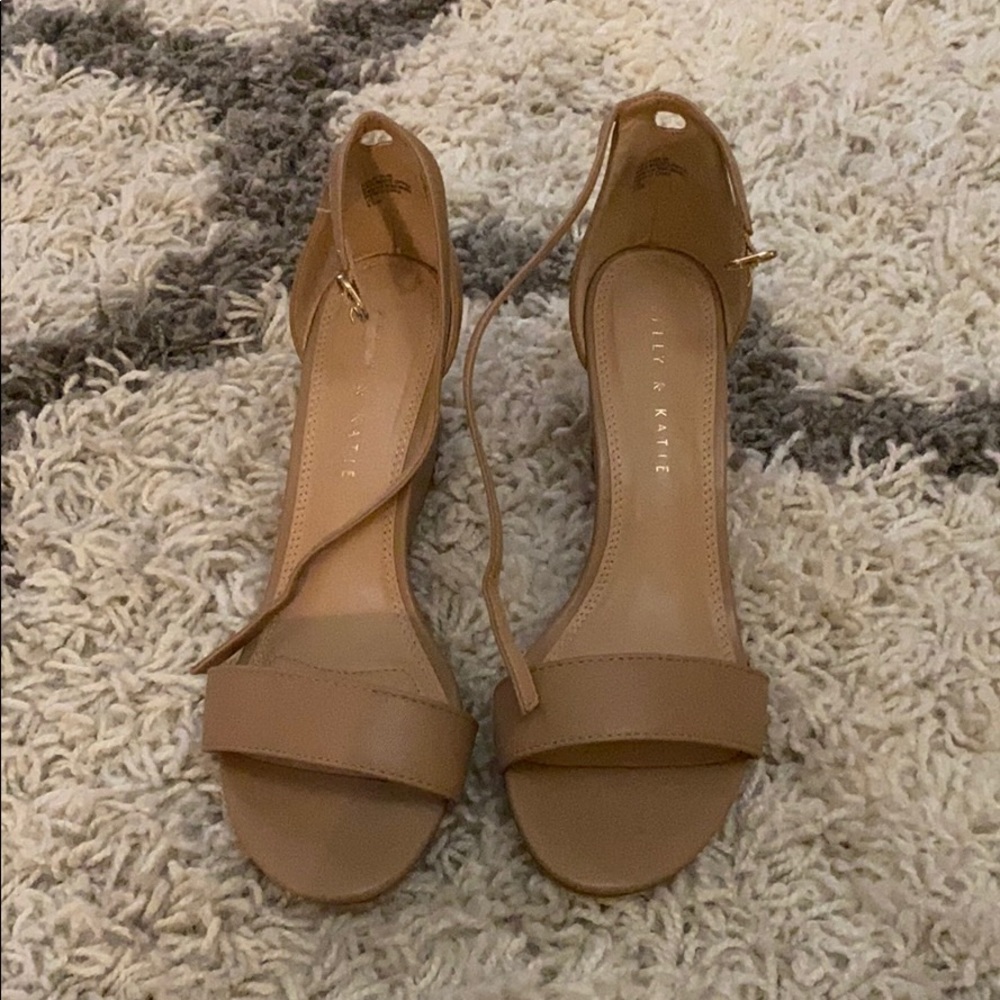 Never worn tan wedges
